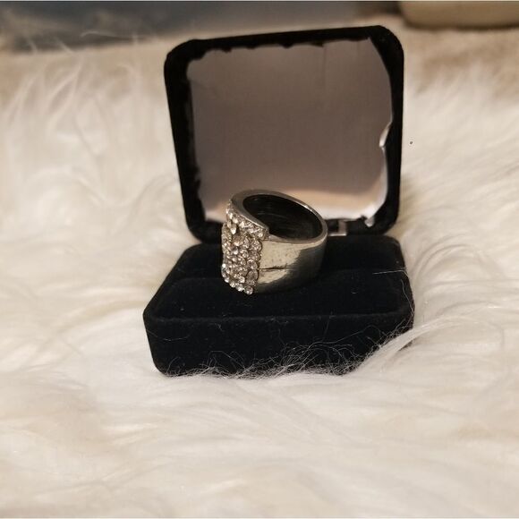 Stunning silver crystal ring  - Picture 3 of 6